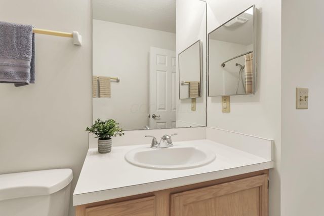 860 Village Drive, Delaware, OH 43015