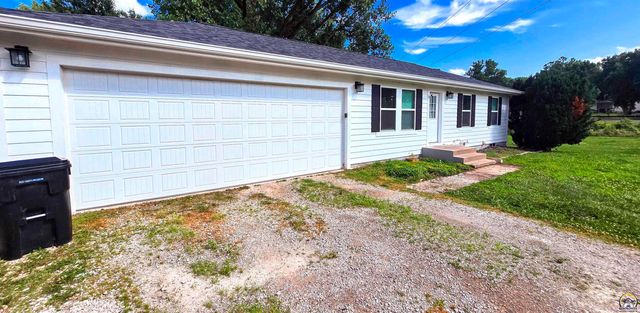 3650 NE Applewood DR, Topeka, KS 66617