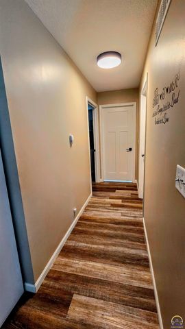 3650 NE Applewood DR, Topeka, KS 66617