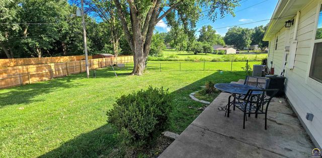 3650 NE Applewood DR, Topeka, KS 66617