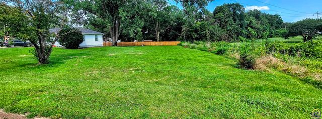 3650 NE Applewood DR, Topeka, KS 66617