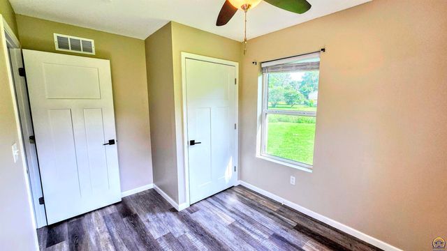 3650 NE Applewood DR, Topeka, KS 66617