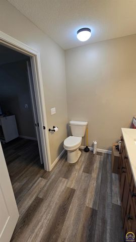 3650 NE Applewood DR, Topeka, KS 66617