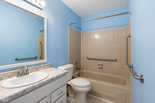 4694 Stansbury Lane, Indianapolis, IN 46254