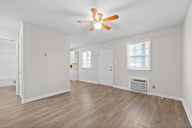 304 Chapel St Apt B, Clarksville, TN 37042