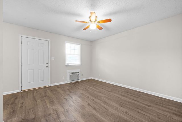 304 Chapel St Apt B, Clarksville, TN 37042