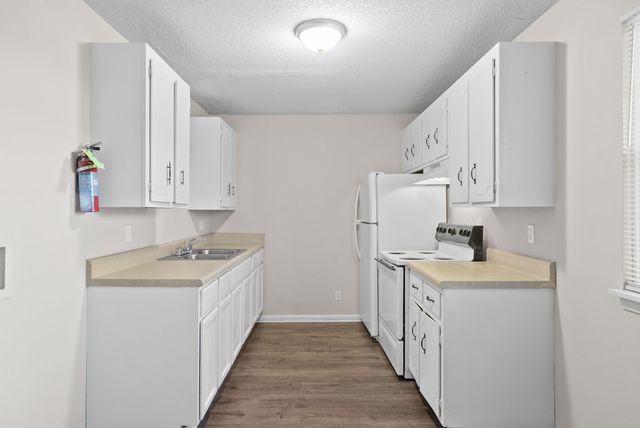 304 Chapel St Apt B, Clarksville, TN 37042