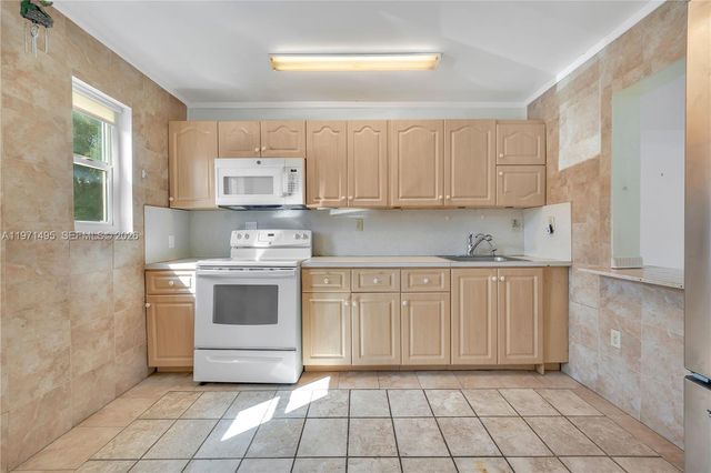 5433 NW 169th St, Miami Gardens, FL 33055