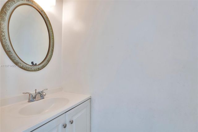 5433 NW 169th St, Miami Gardens, FL 33055