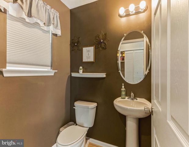 28 SMITH LN, Runnemede, NJ 08078