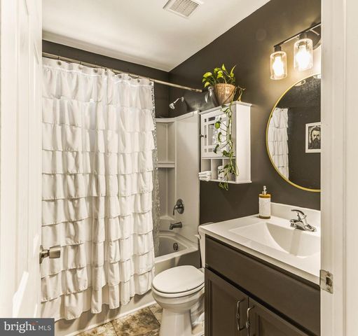 28 SMITH LN, Runnemede, NJ 08078