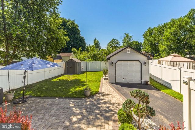 28 SMITH LN, Runnemede, NJ 08078