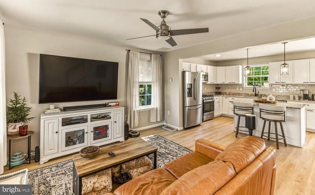 28 SMITH LN, Runnemede, NJ 08078