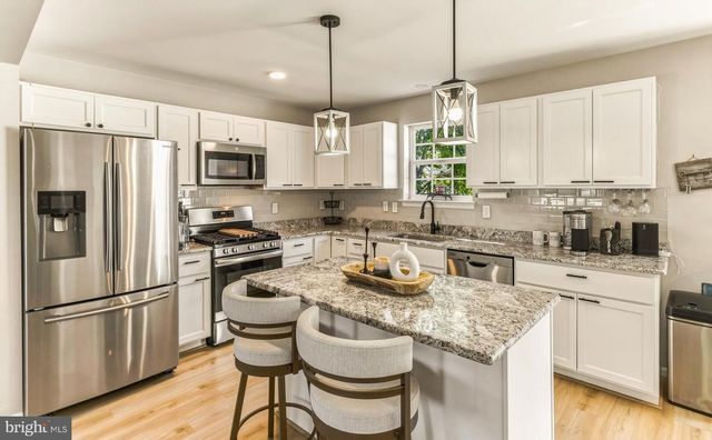 28 SMITH LN, Runnemede, NJ 08078