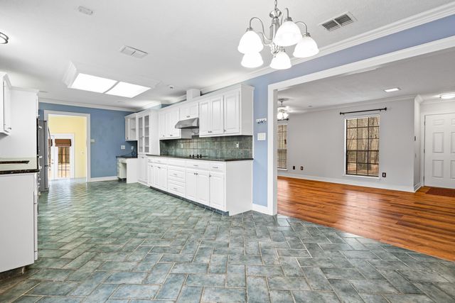 2465 Sam Page, Longview, TX 75605