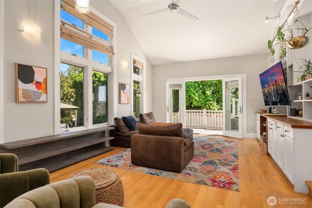 1012 2nd Avenue W, Seattle, WA 98119