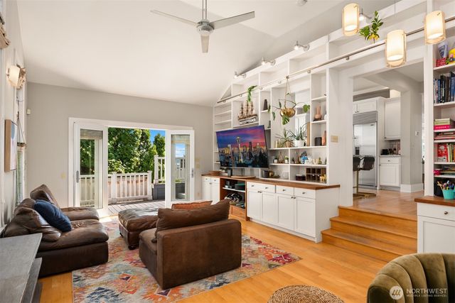 1012 2nd Avenue W, Seattle, WA 98119