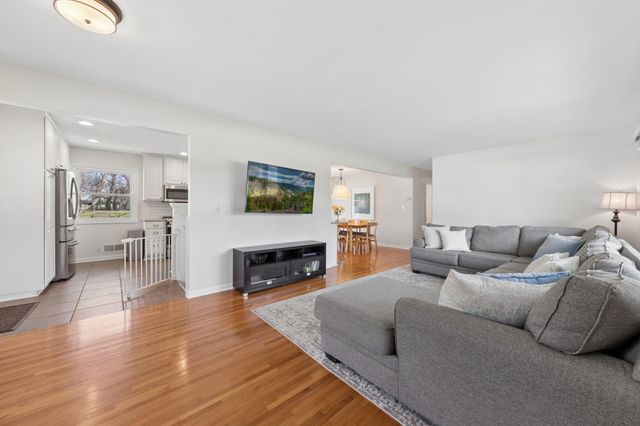 3206 W 88th Street, Bloomington, MN 55431