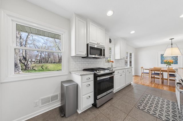 3206 W 88th Street, Bloomington, MN 55431