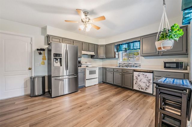 5923 NEWBERRY COURT, Zephyrhills, FL 33542