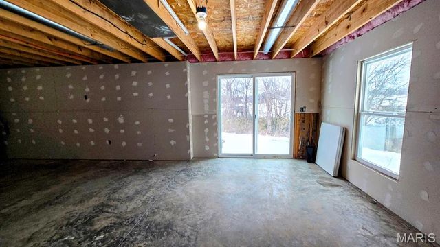 77 Colton Jesse Drive, Winfield, MO 63389