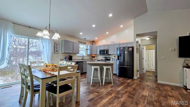 77 Colton Jesse Drive, Winfield, MO 63389