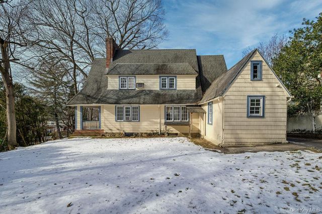 8 Ridgecrest W, Scarsdale, NY 10583