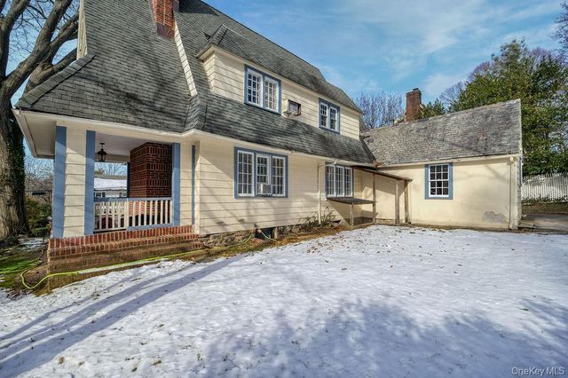 8 Ridgecrest W, Scarsdale, NY 10583