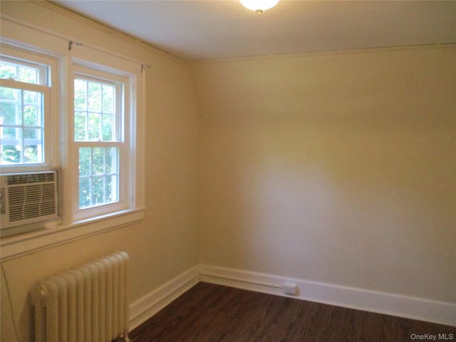 8 Ridgecrest W, Scarsdale, NY 10583