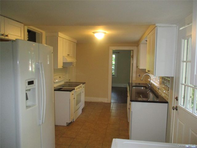 8 Ridgecrest W, Scarsdale, NY 10583