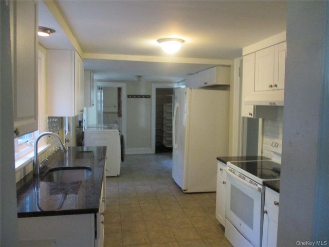 8 Ridgecrest W, Scarsdale, NY 10583