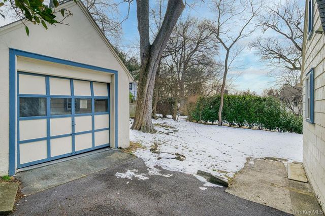 8 Ridgecrest W, Scarsdale, NY 10583