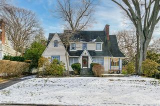 8 Ridgecrest W, Scarsdale, NY 10583