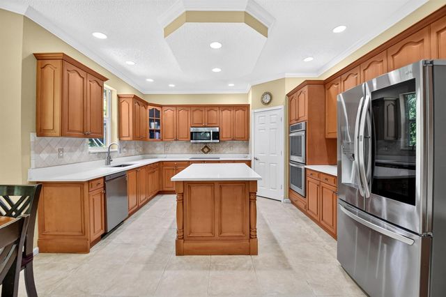 2520 Glendale Place, Royal Palm Beach, FL 33411