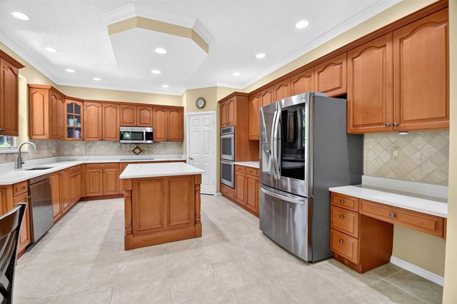 2520 Glendale Place, Royal Palm Beach, FL 33411