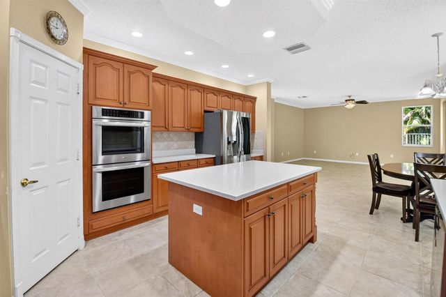 2520 Glendale Place, Royal Palm Beach, FL 33411