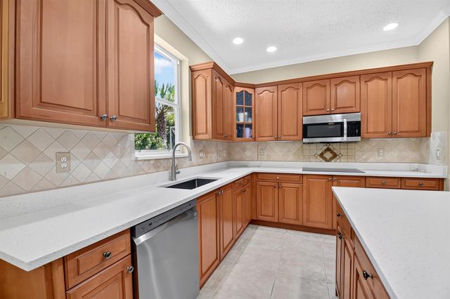 2520 Glendale Place, Royal Palm Beach, FL 33411