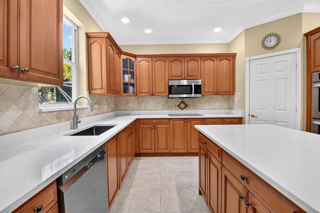 2520 Glendale Place, Royal Palm Beach, FL 33411
