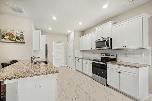 684 Lakehaven Lane, Loganville, GA 30052