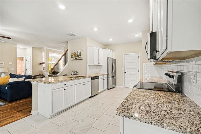 684 Lakehaven Lane, Loganville, GA 30052