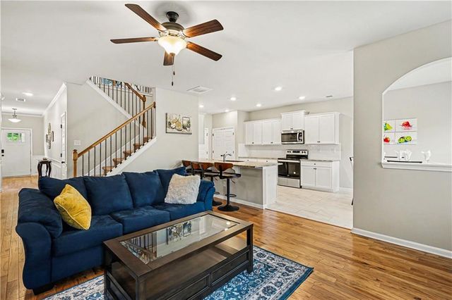 684 Lakehaven Lane, Loganville, GA 30052