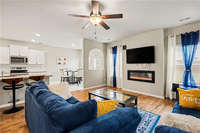 684 Lakehaven Lane, Loganville, GA 30052