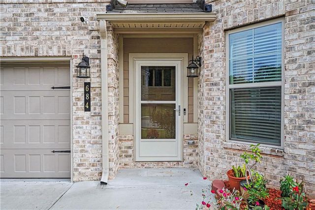 684 Lakehaven Lane, Loganville, GA 30052