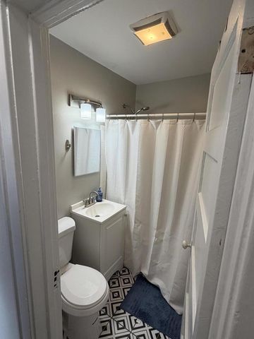 1922 N Palmer STREET, Milwaukee, WI 53212