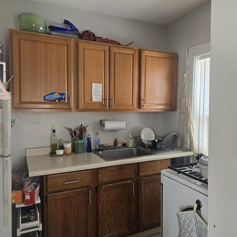 1922 N Palmer STREET, Milwaukee, WI 53212