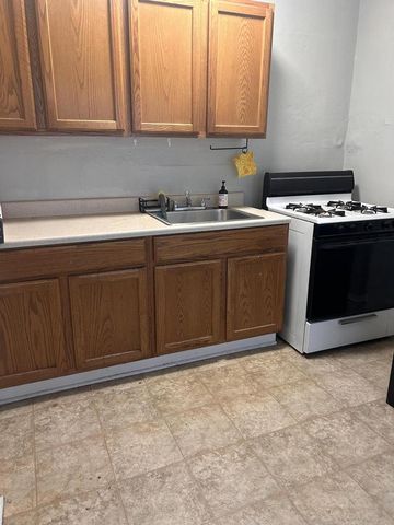 1922 N Palmer STREET, Milwaukee, WI 53212