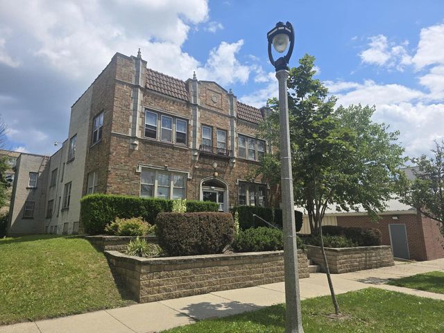 1922 N Palmer STREET, Milwaukee, WI 53212