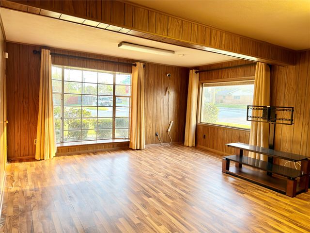 1102 N Edwards Court, Irving, TX 75062