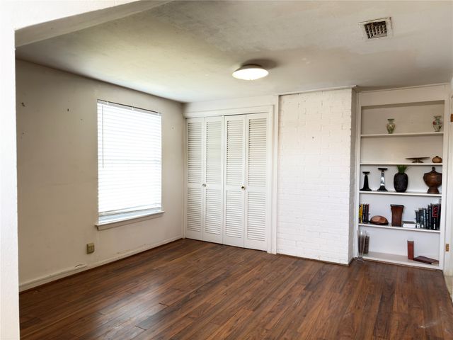 1102 N Edwards Court, Irving, TX 75062