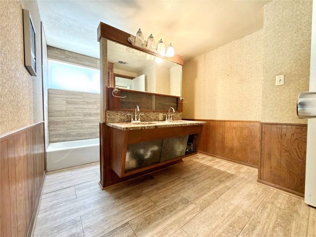 1102 N Edwards Court, Irving, TX 75062